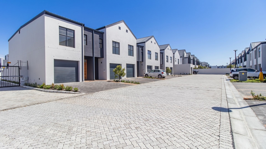 To Let 3 Bedroom Property for Rent in Sandown Western Cape